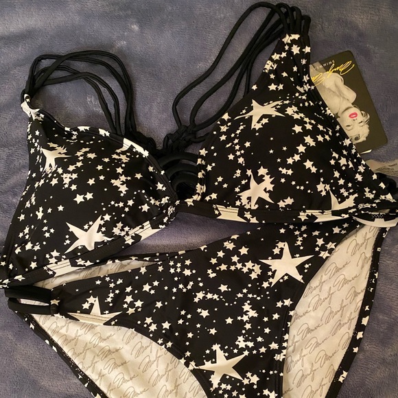 NWT Marilyn Monroe Premium Bikini Set - Picture 5 of 7